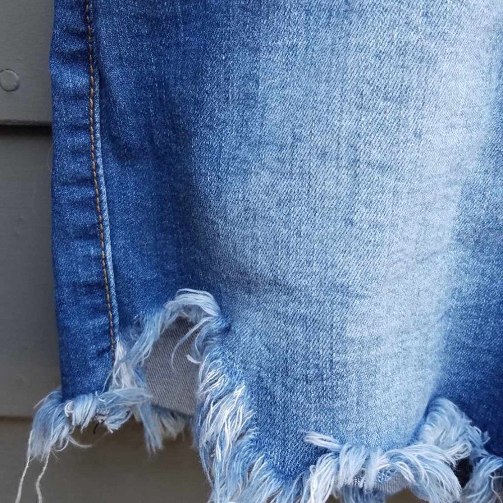 Vibrant Distressed Jean Shorts size Small - Picture 7 of 10